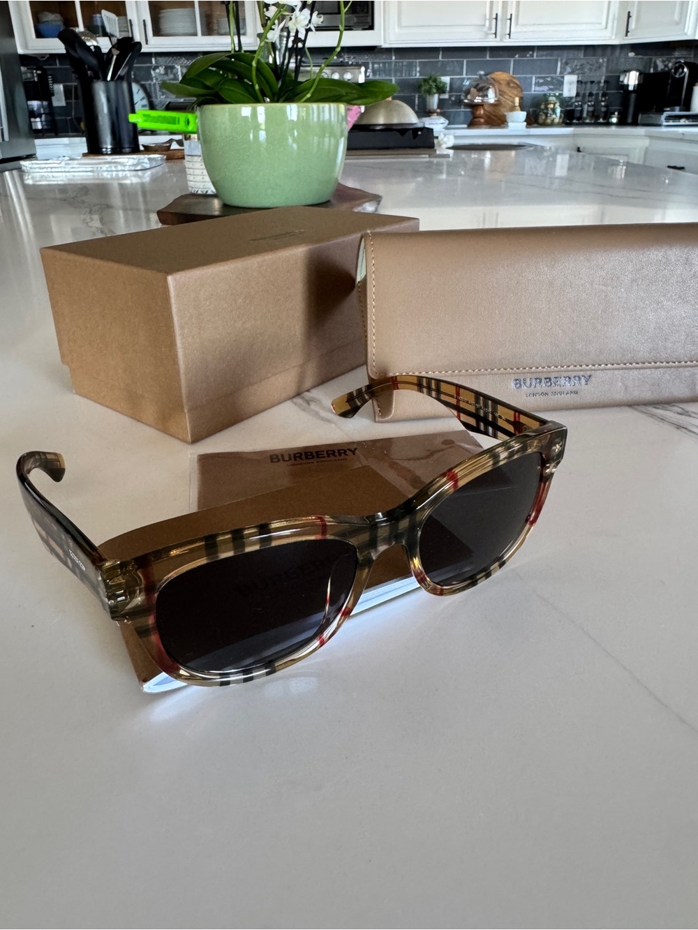 Burberry Tortoiseshell Novacheck Frame Sunglasses - Brown Lenses